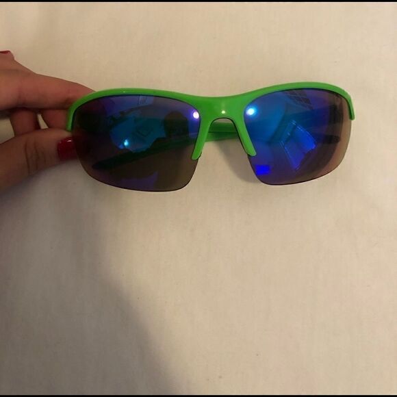 Forever 21 Green Mirrored Sunglasses - Picture 2 of 3